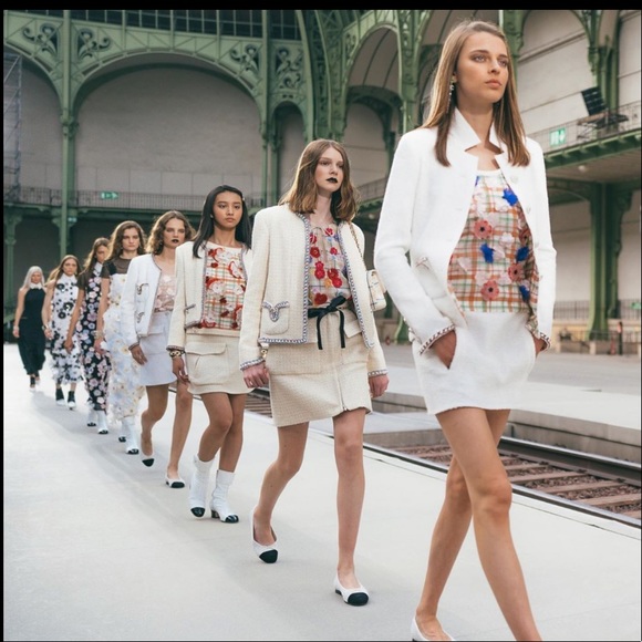 Zara Jackets & Blazers - Beautiful Zara tweed blazer